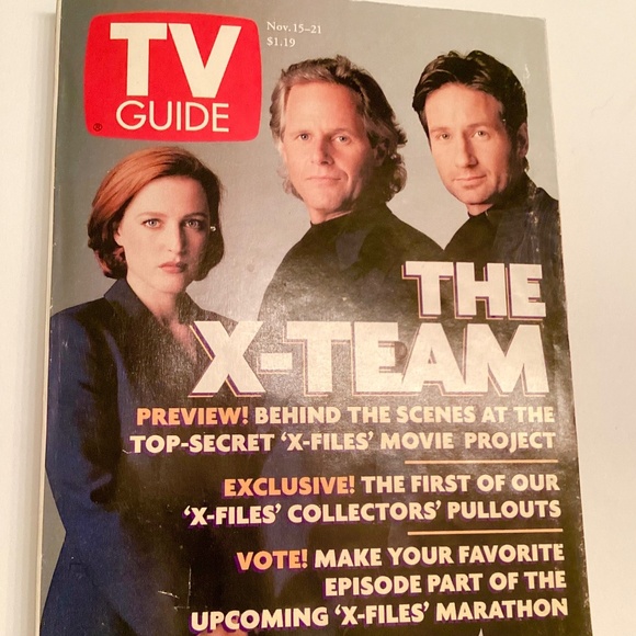 1997 TV GUIDE FEATURING MULD AND SCULLY FROM “THE X-FILES”… - Picture 1 of 6